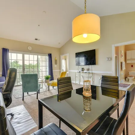 Charming Condo With Balcony, 1 Mi To Unc Charlotte!